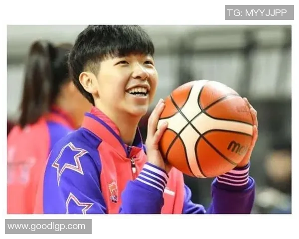 深圳篮球队的拼搏之路：从默默无闻到邀请赛的荣耀之战